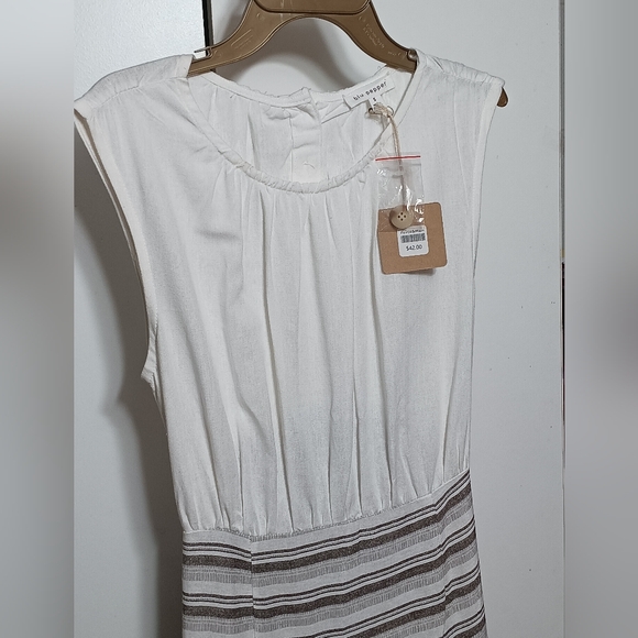 Elegant White and Brown Striped Dress - Picture 2 of 8